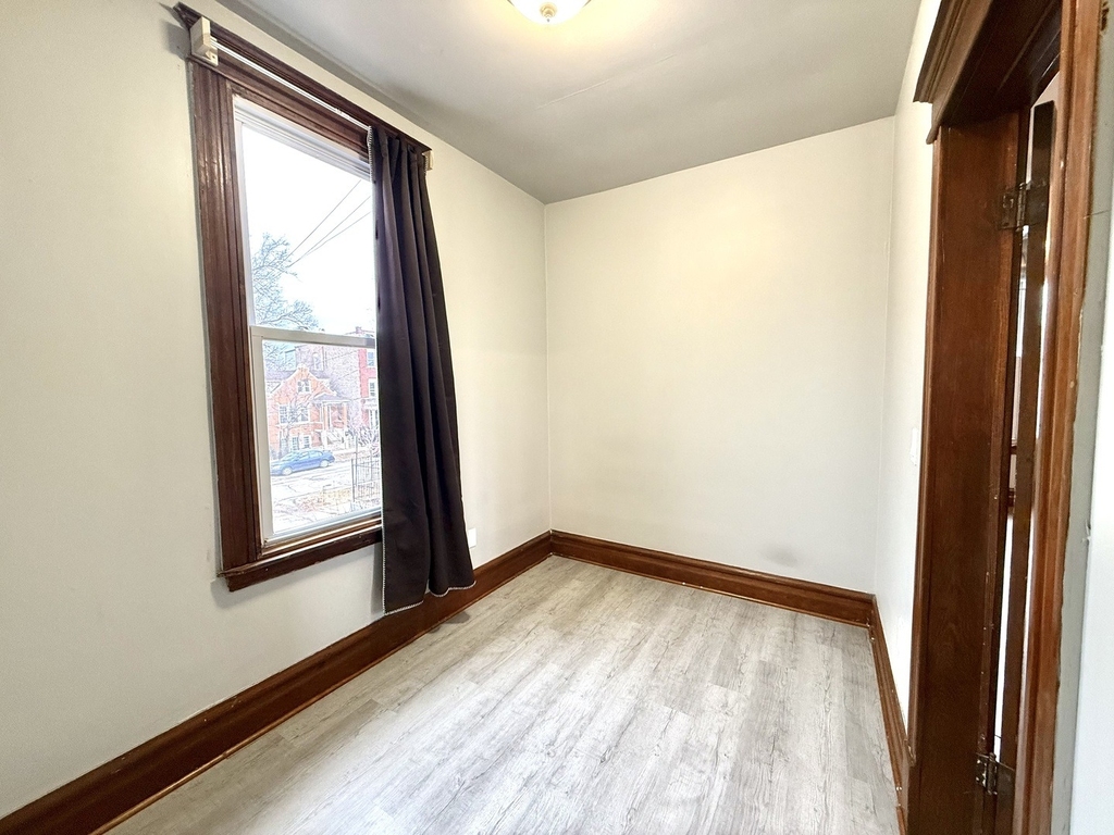 2141 S Marshall Boulevard - Photo 10