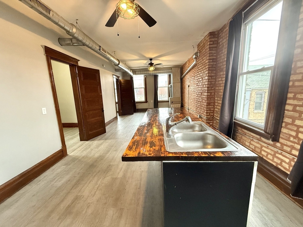 2141 S Marshall Boulevard - Photo 3
