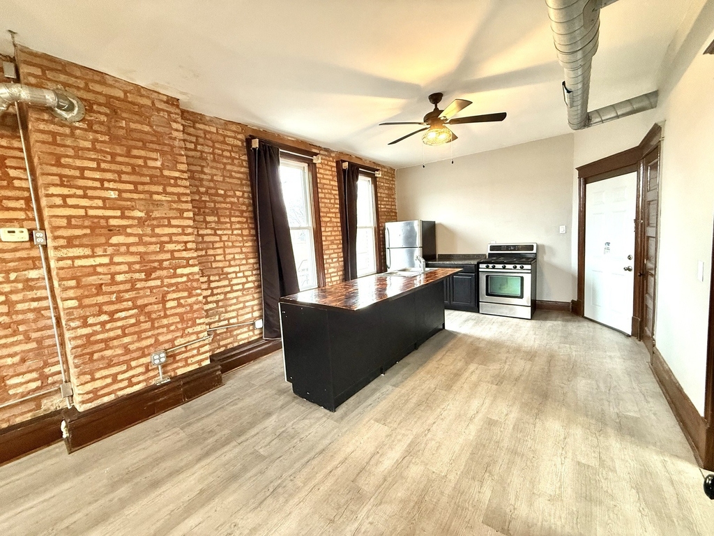 2141 S Marshall Boulevard - Photo 4