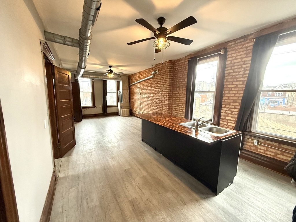 2141 S Marshall Boulevard - Photo 2