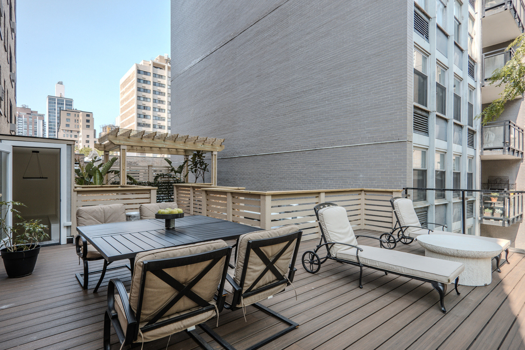 22 E Elm Street - Photo 19