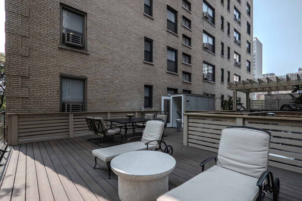 22 E Elm Street - Photo 20