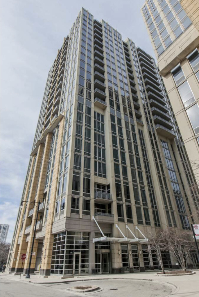 700 N Larrabee Street - Photo 0