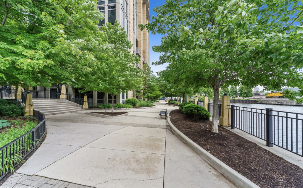 700 N Larrabee Street - Photo 16