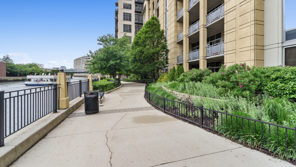 700 N Larrabee Street - Photo 17