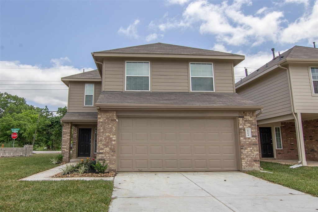 5514 Hawksbury Creek Drive - Photo 0