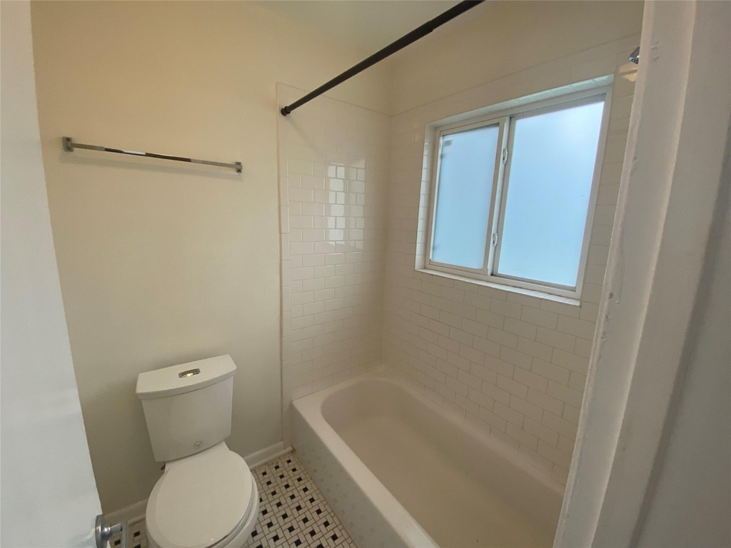 219 West Alabama - Photo 5