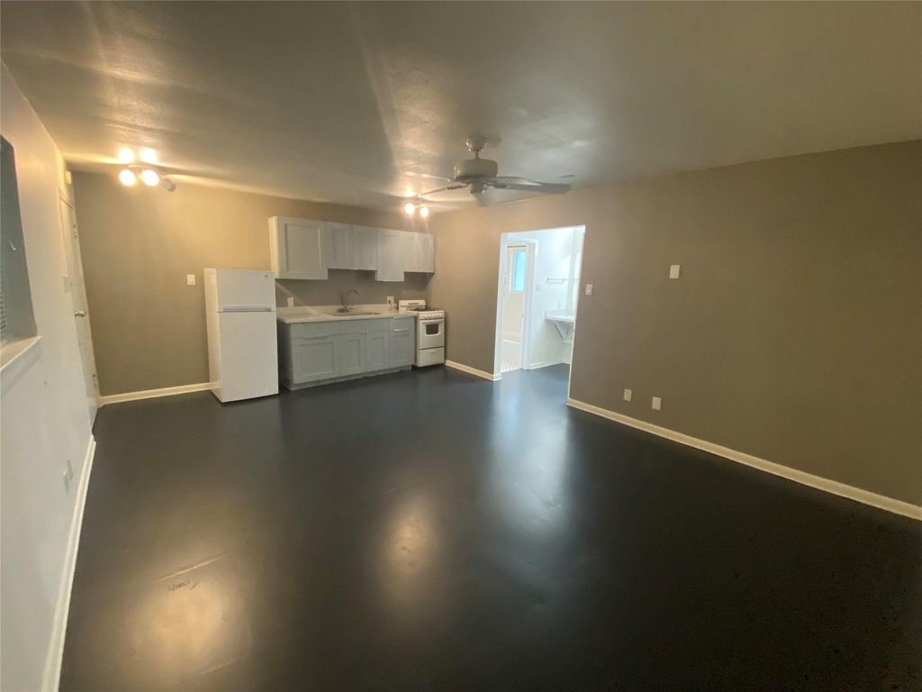 219 West Alabama - Photo 1