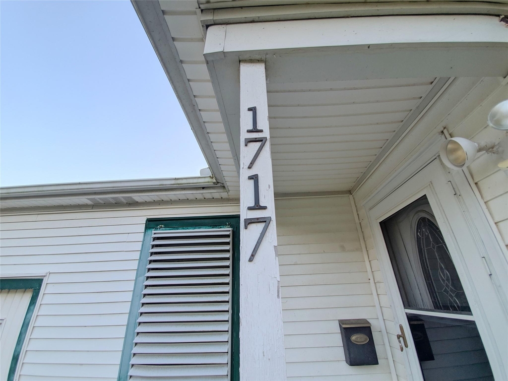 1717 Hawthorne Street - Photo 1