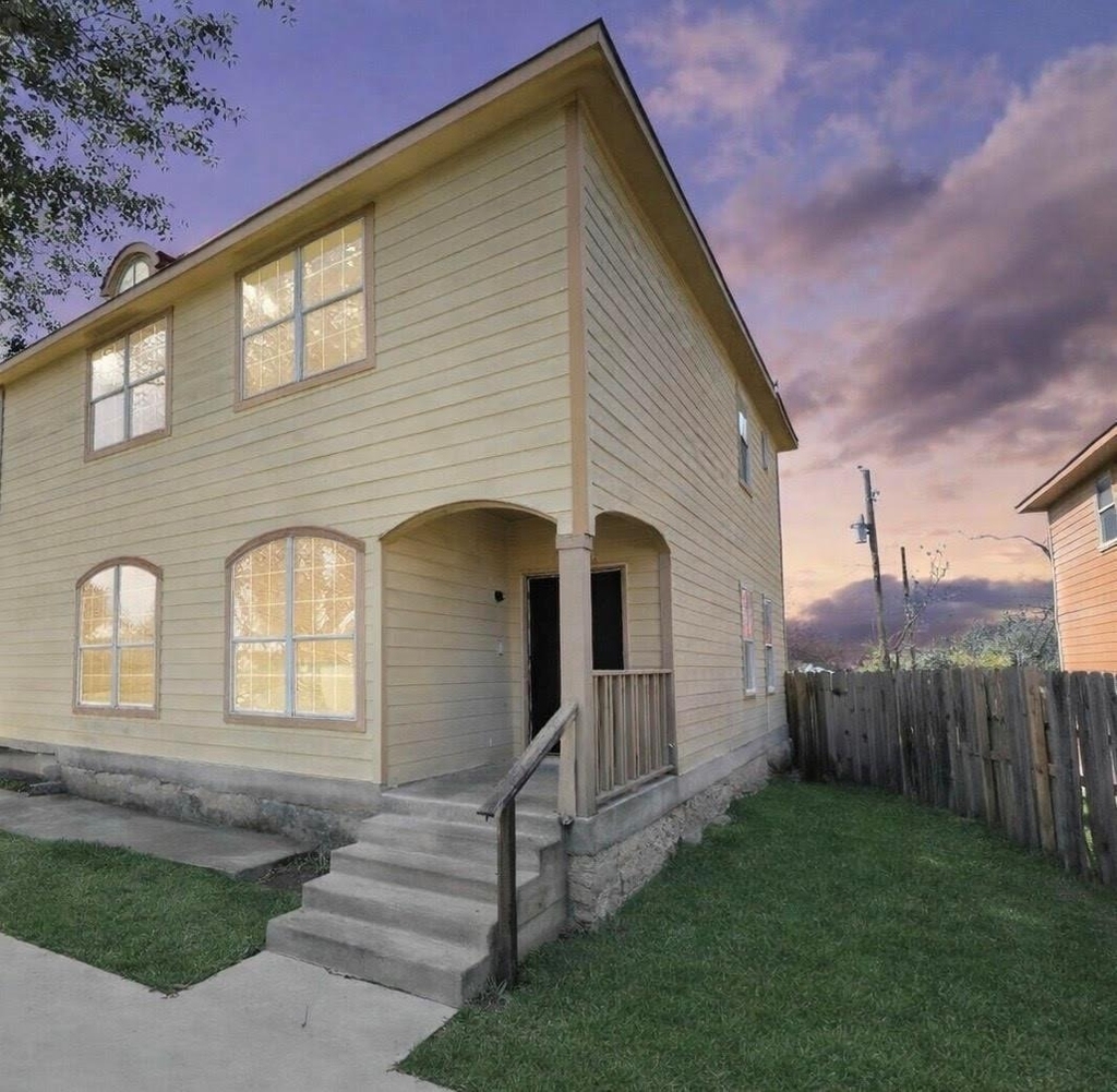 10217 Teneha Drive - Photo 0
