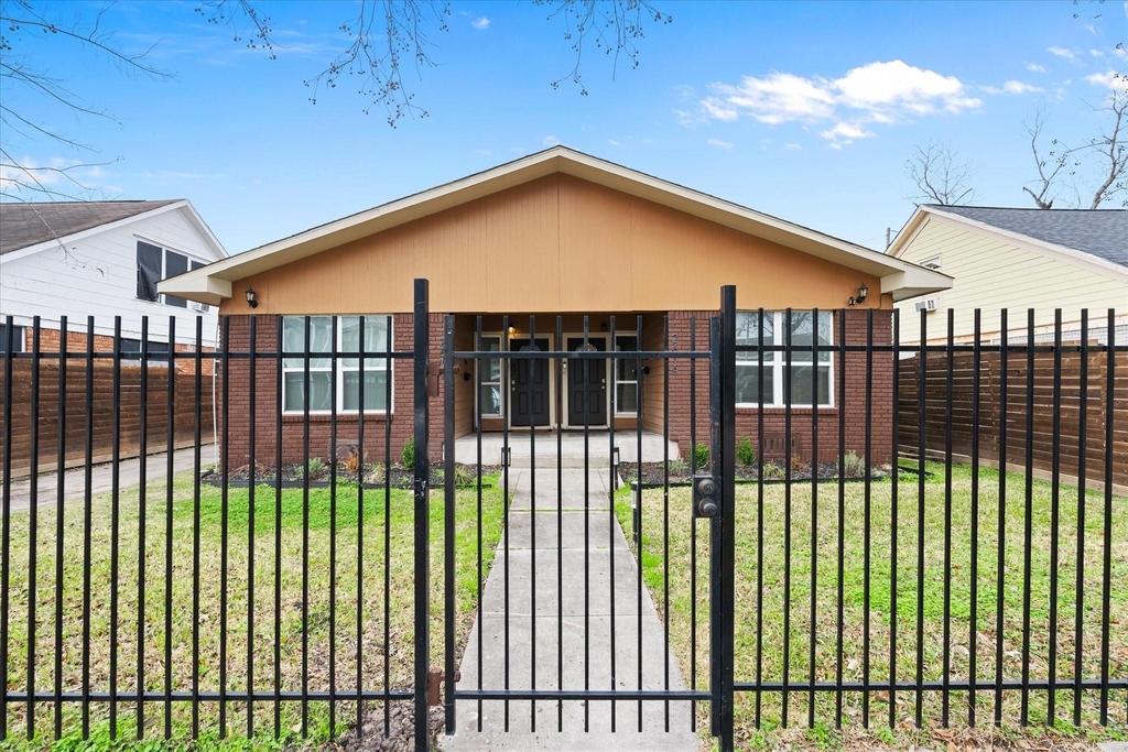 2614 Isabella Street - Photo 1