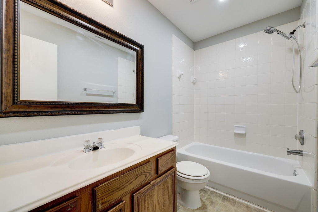 4906 Siros Isle Court - Photo 3
