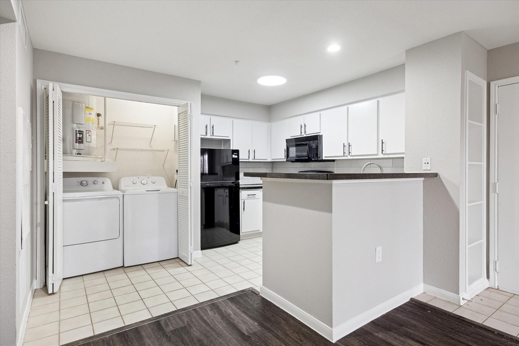1710 W T C Jester Boulevard - Photo 3