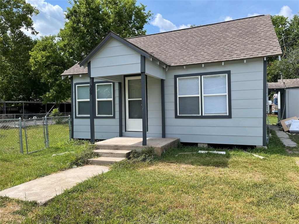309 Ryan Street - Photo 0
