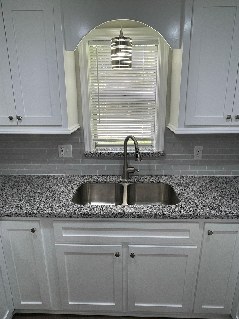 309 Ryan Street - Photo 8