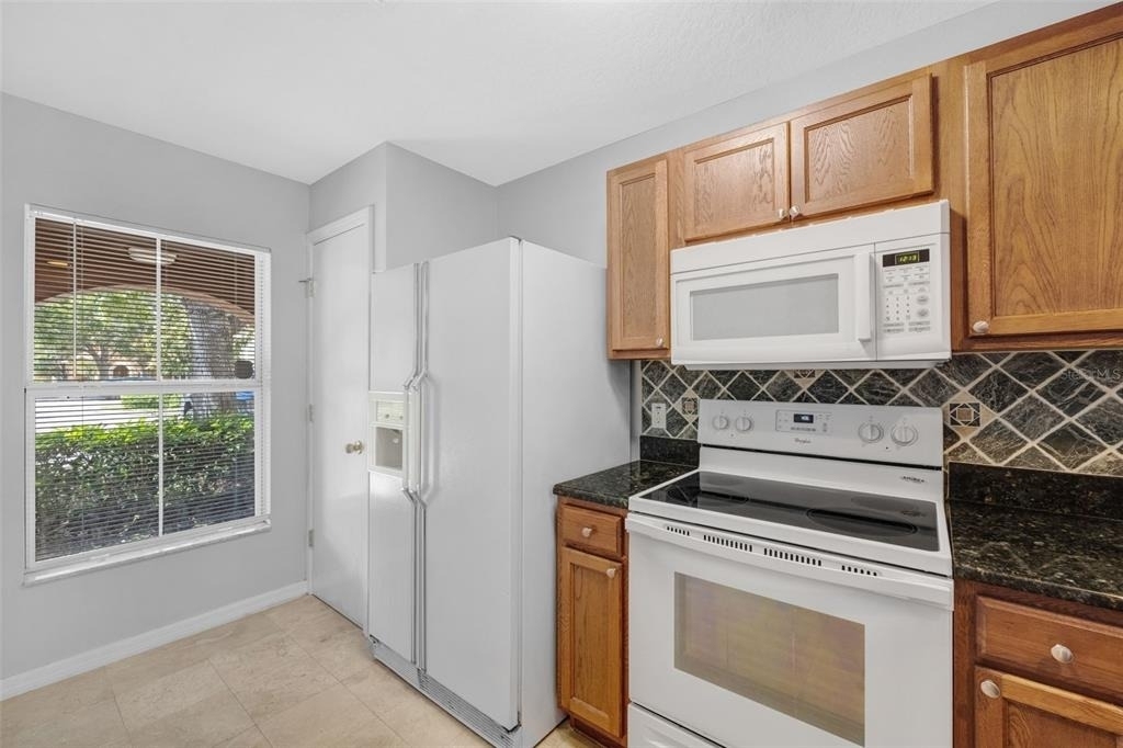 6928 Hawthorne Trace Lane - Photo 14