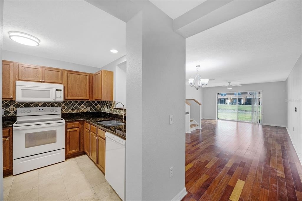 6928 Hawthorne Trace Lane - Photo 5