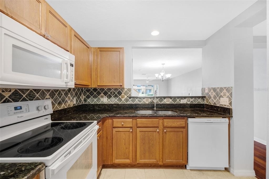 6928 Hawthorne Trace Lane - Photo 12