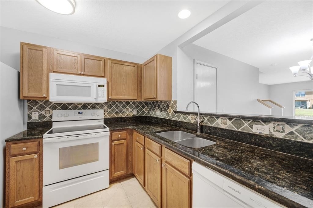 6928 Hawthorne Trace Lane - Photo 2
