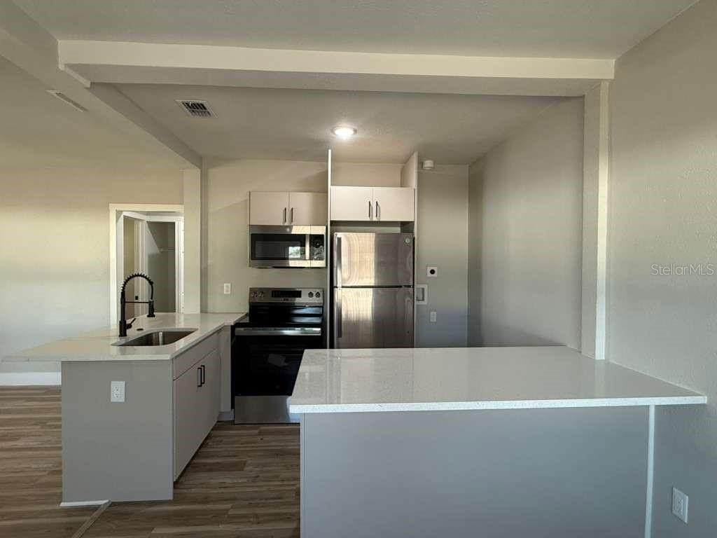 8701 N Willow Avenue - Photo 2