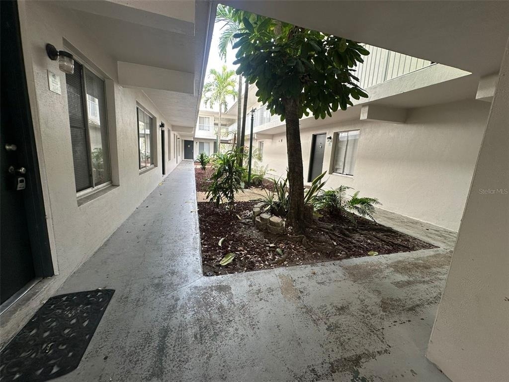 1830 Maravilla Avenue - Photo 4