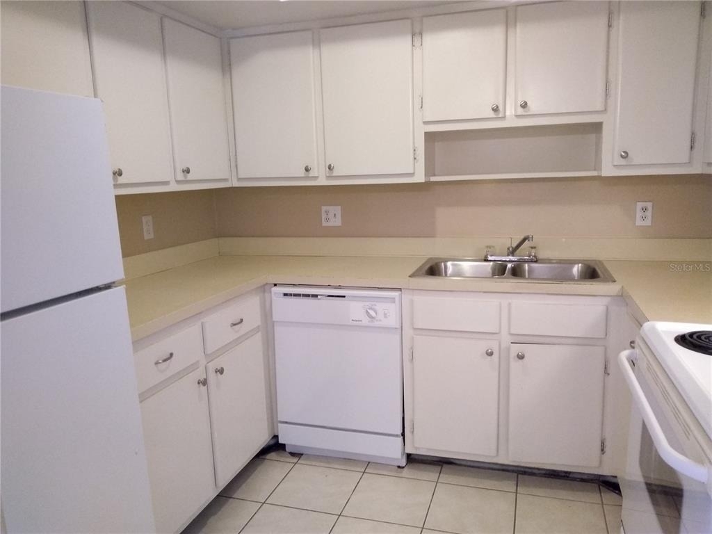 1830 Maravilla Avenue - Photo 13