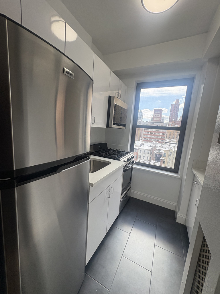 East 38th Street - Photo 3