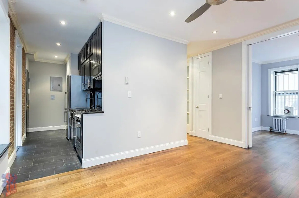 330 East 100th - Photo 2