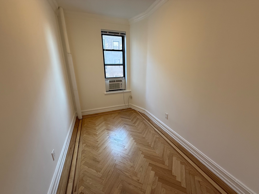 Riverside Drive - Photo 6