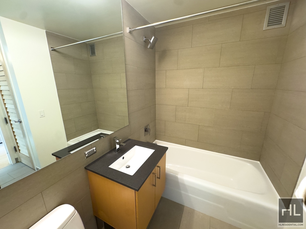 Spruce Street - Photo 3