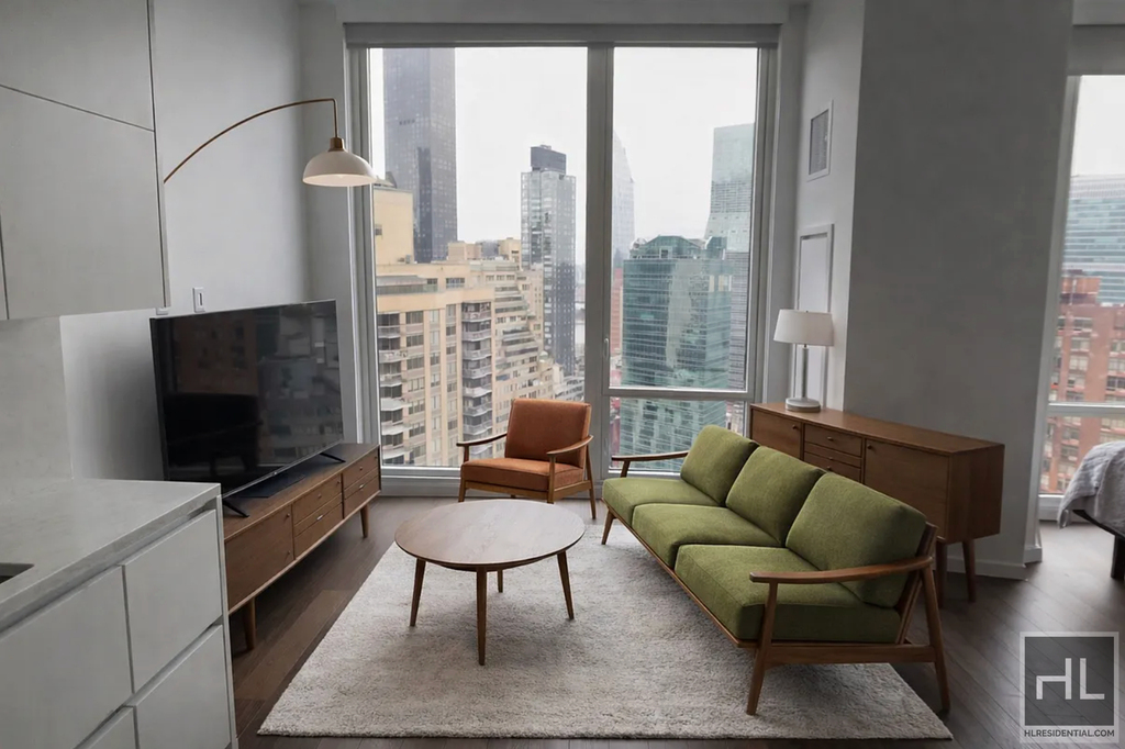 East 44th Street - Photo 3