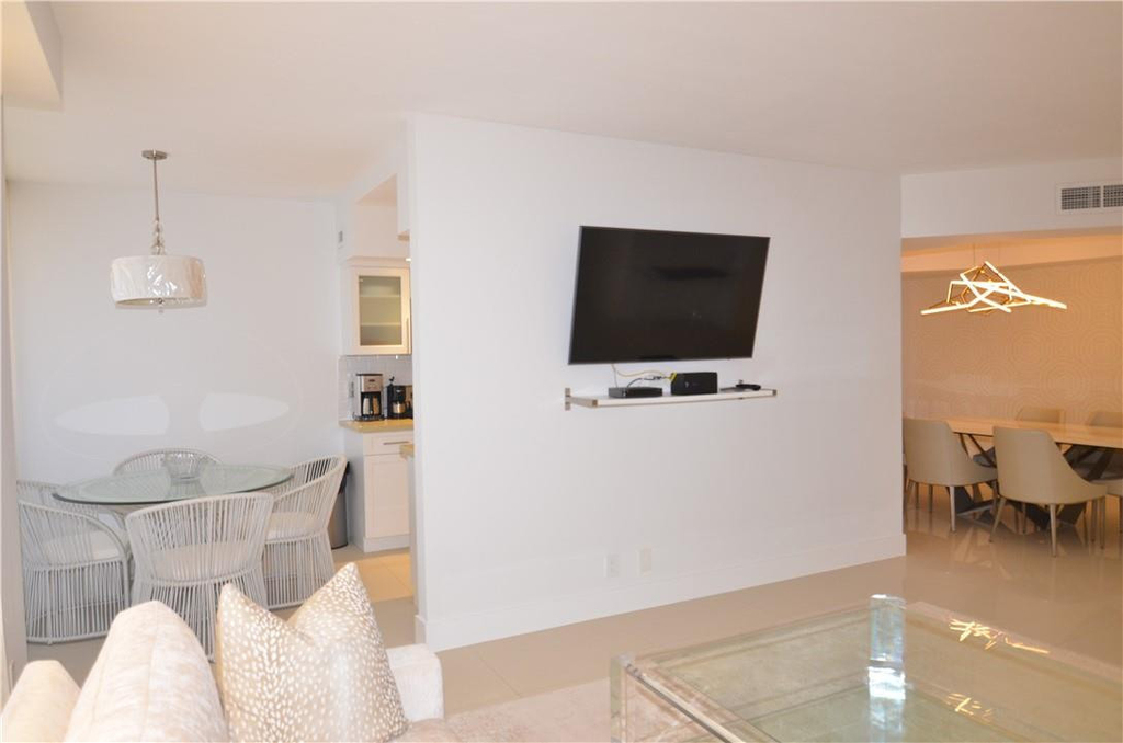 19355 Turnberry Way - Photo 4