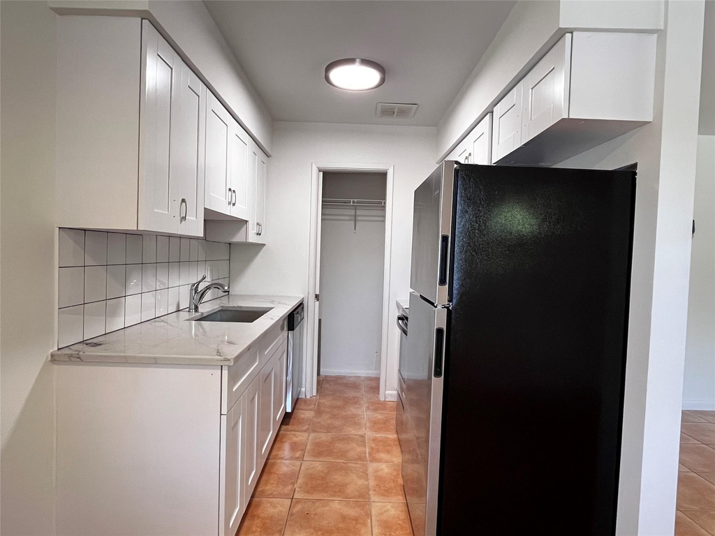 1440 Miami Road - Photo 4