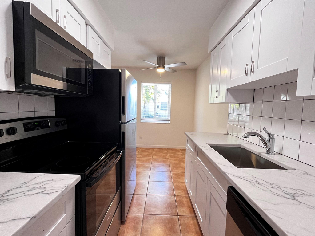 1440 Miami Road - Photo 6