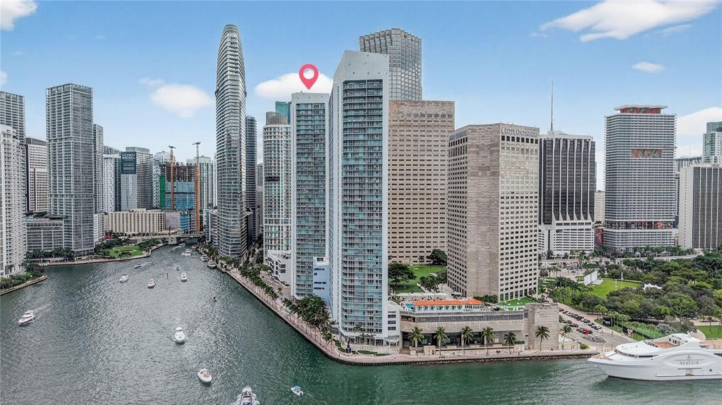 325 S Biscayne Boulevard - Photo 14