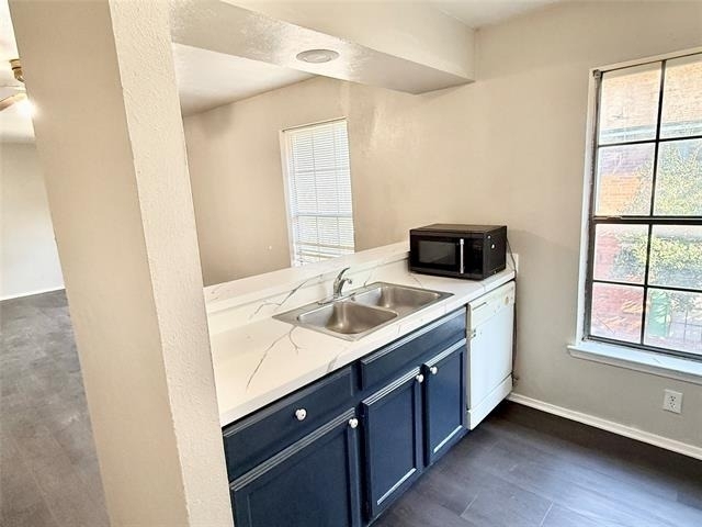 2221 Stella Street - Photo 4