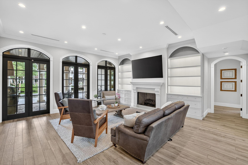 2425 Delmar Place - Photo 12