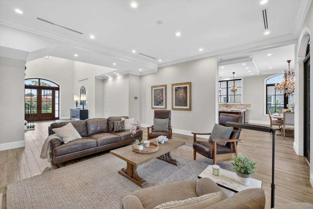 2425 Delmar Place - Photo 13