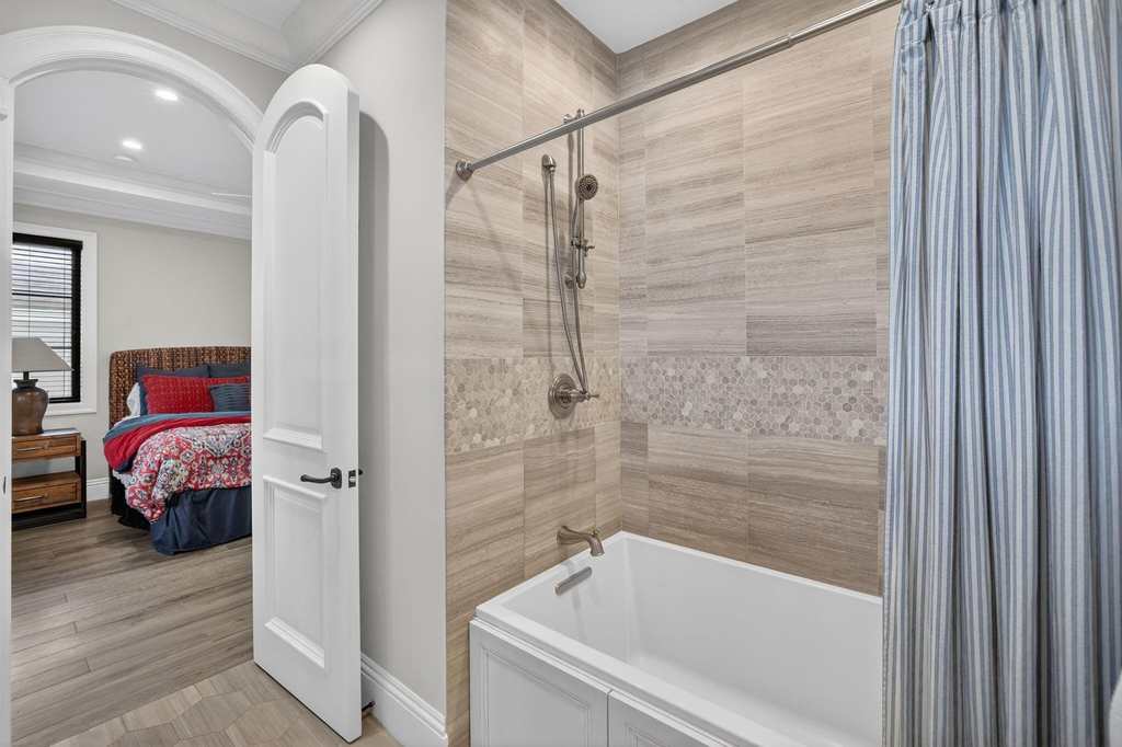 2425 Delmar Place - Photo 39