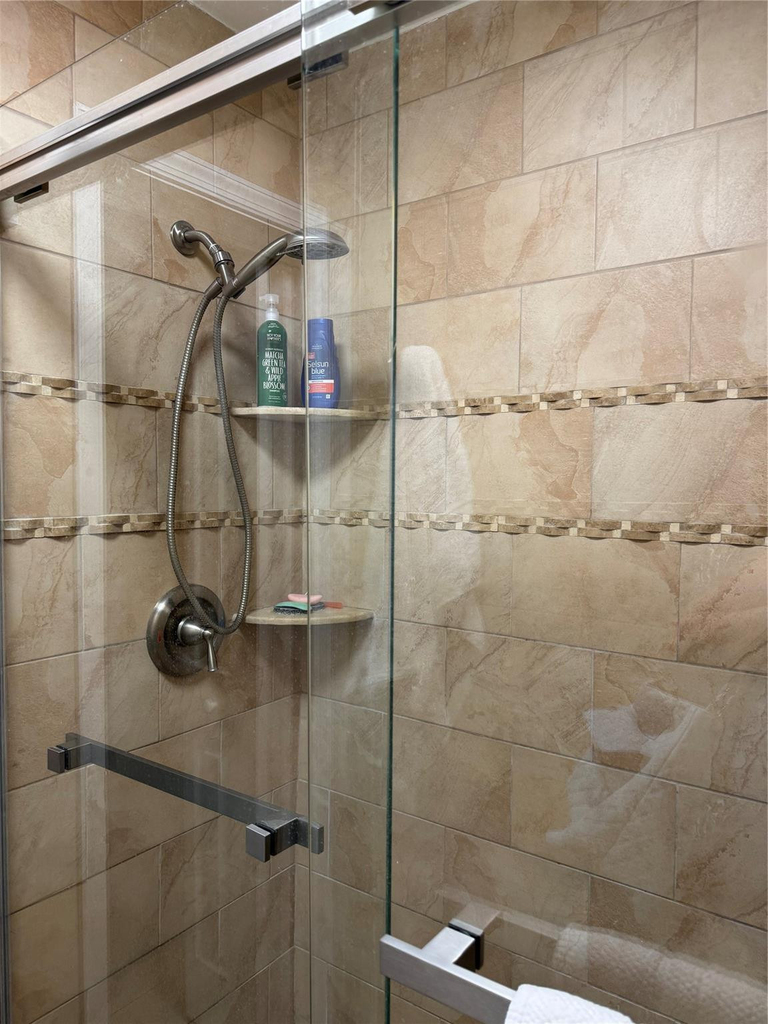 6407 Bay Club Drive - Photo 17
