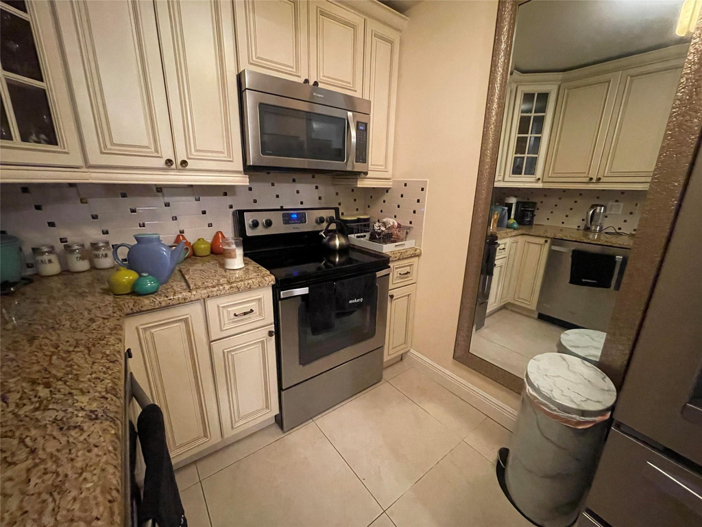6407 Bay Club Drive - Photo 9