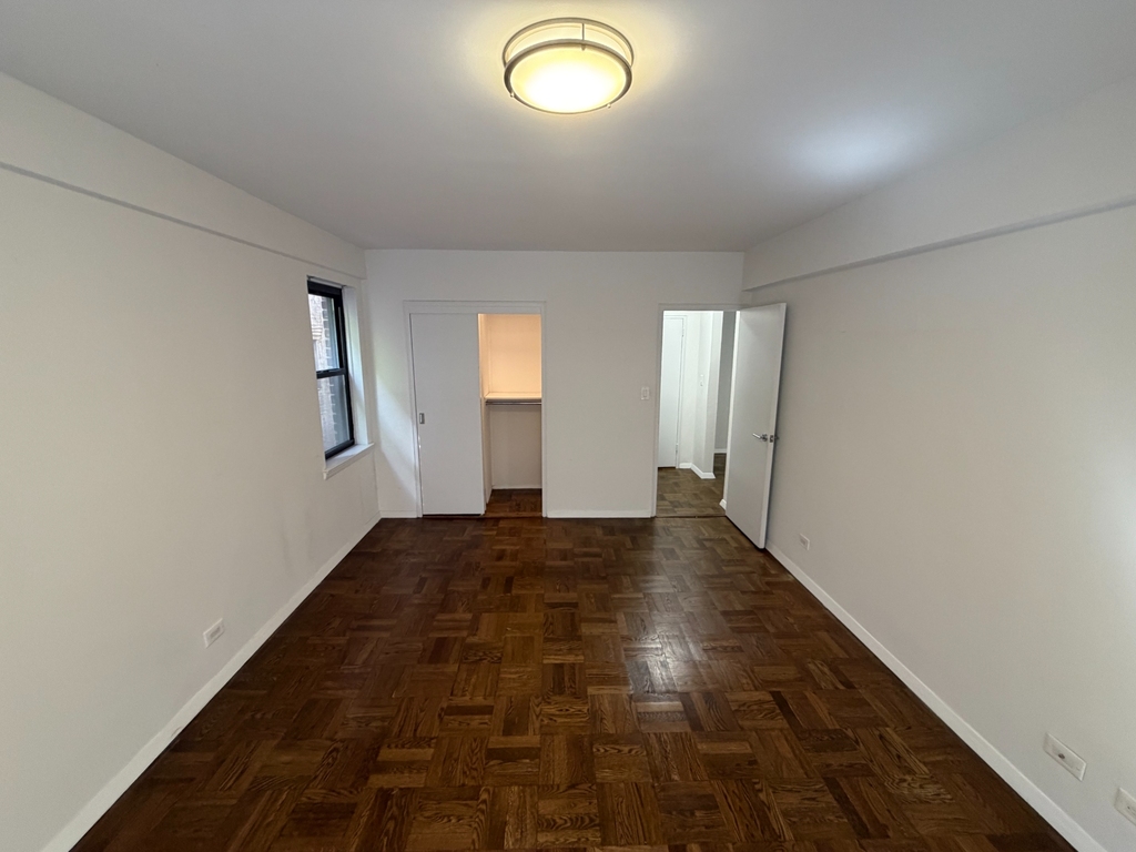 20 Beekman Place - Photo 2