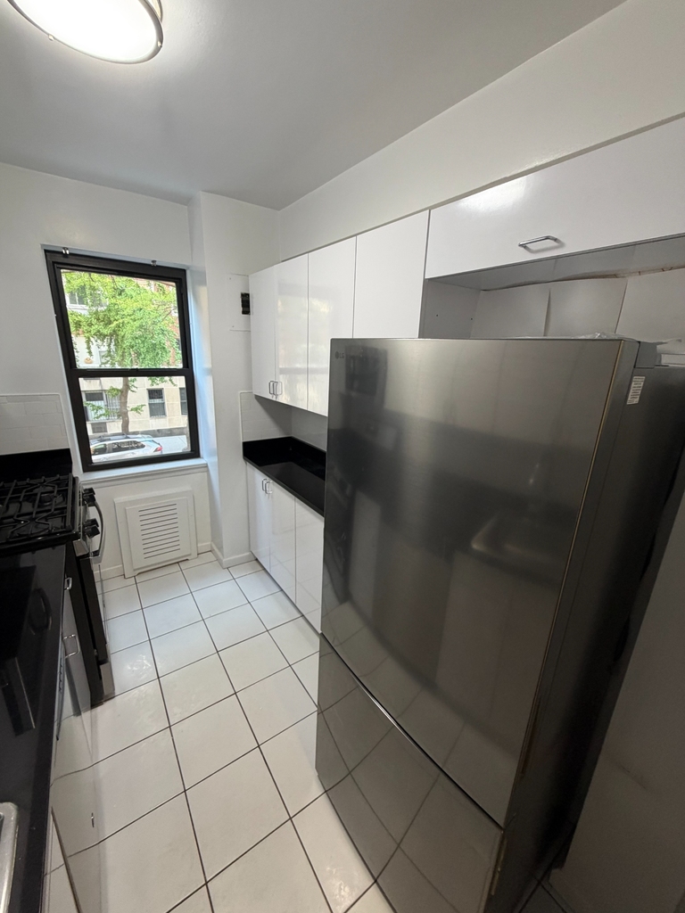 20 Beekman Place - Photo 5