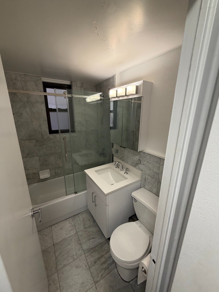 20 Beekman Place - Photo 7