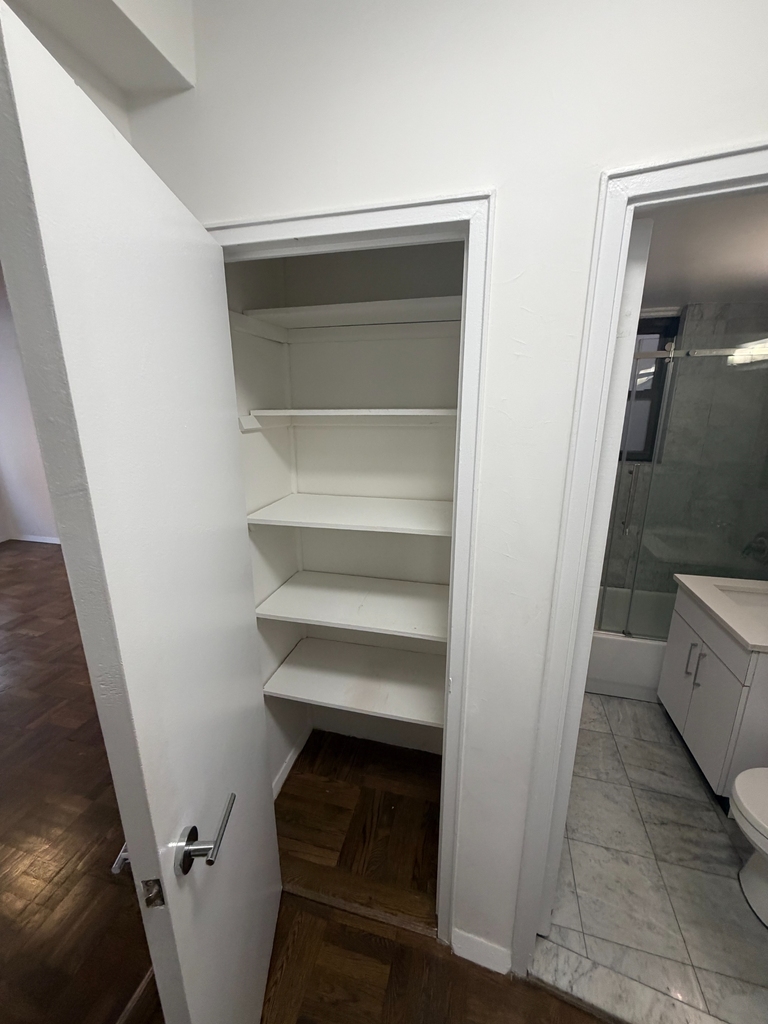 20 Beekman Place - Photo 8