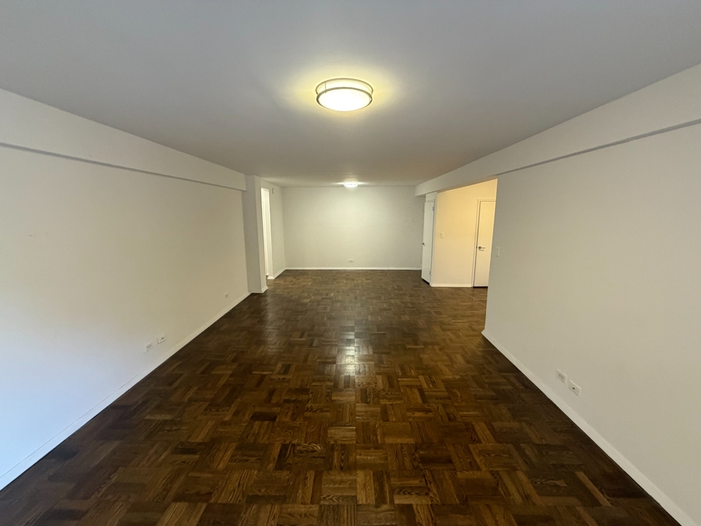 20 Beekman Place - Photo 1