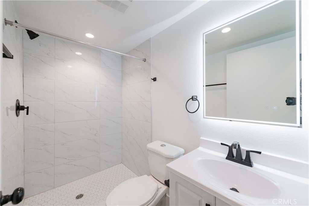 1596 W 36th Street - Photo 4