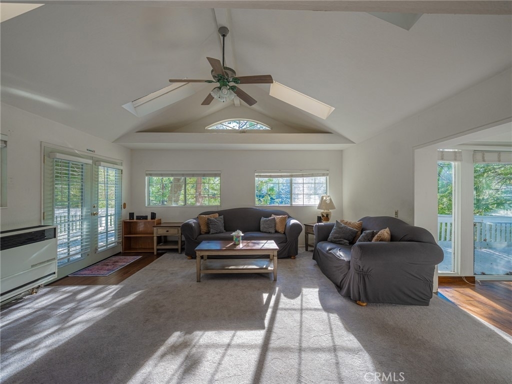 233 Corona - Photo 23