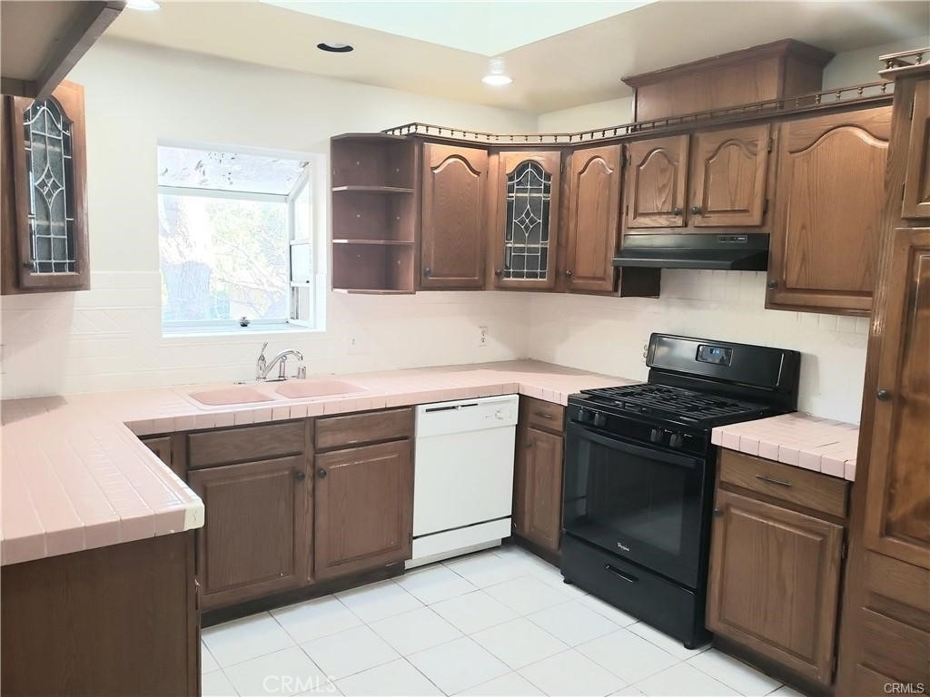 148 W Highland Avenue - Photo 5