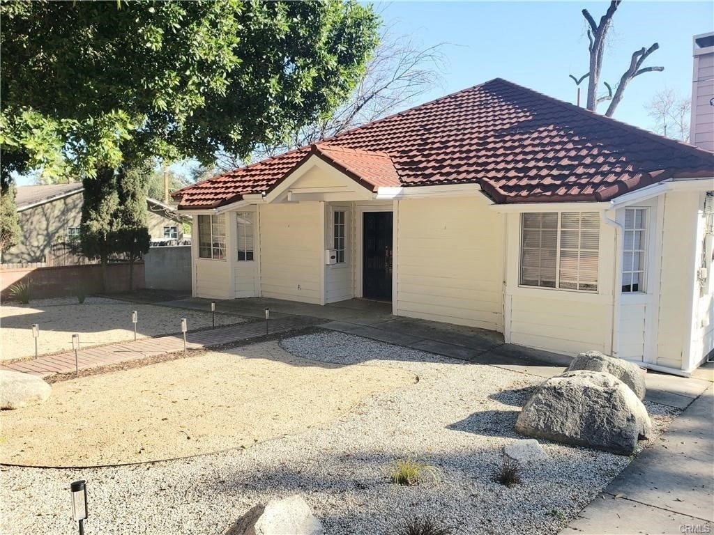 148 W Highland Avenue - Photo 0